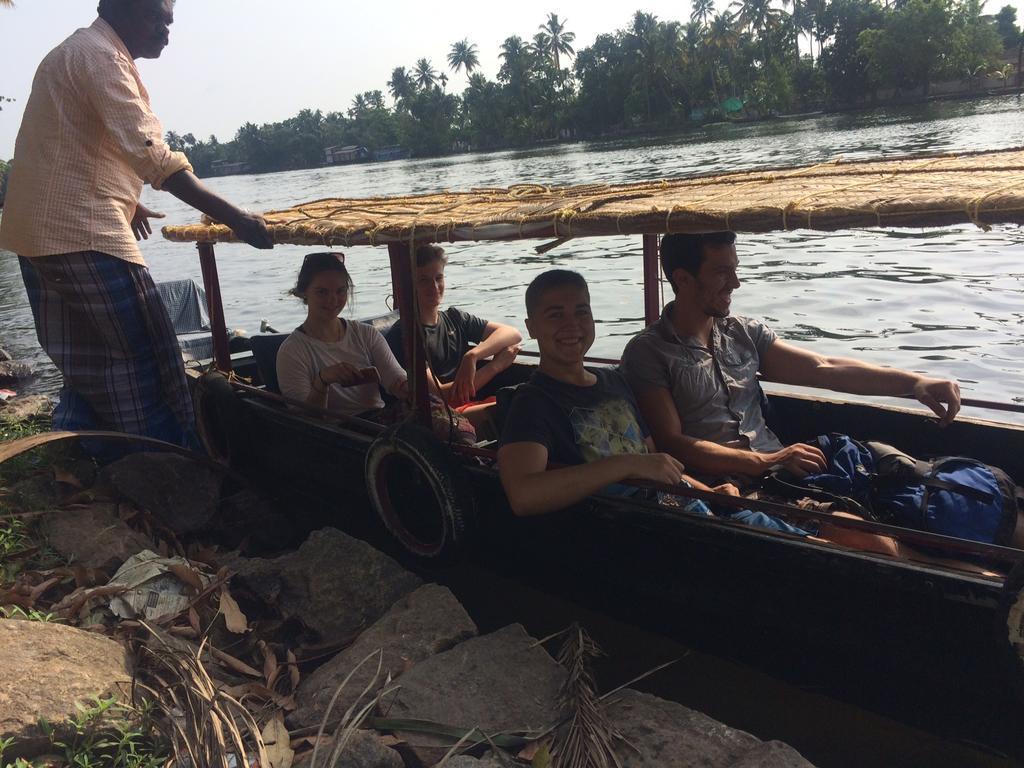 Thoms Beach Homestay Alappuzha Ngoại thất bức ảnh